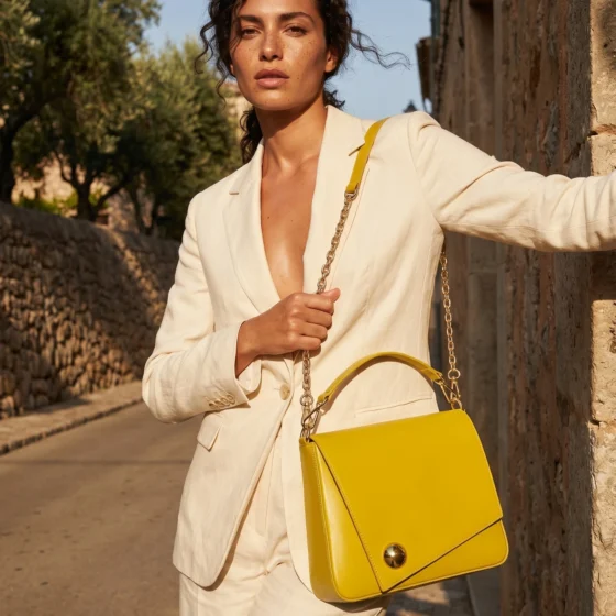 immagini prodotto con ai patrizia Almala bags firenze (1)